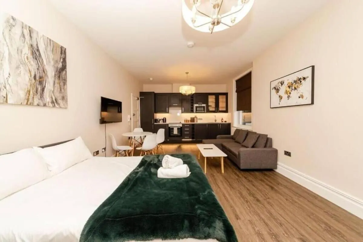 Joyspick Central Studio Bn145Wes09 Hove